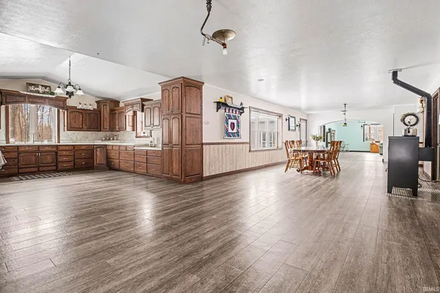 $525,000 | 12225 County Road 4, Middlebury, IN 46540