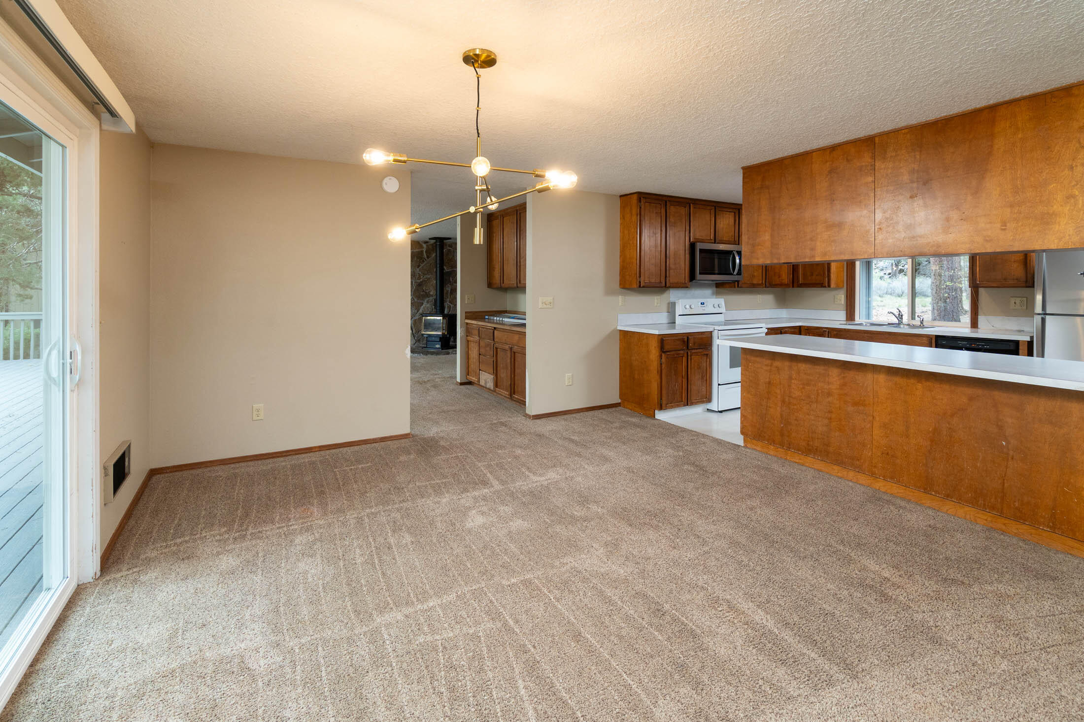 20316 Donkey Sled Road Bend, OR 97702 - Photo 5 of 50 a view of kitchen with microwave and refrigerator