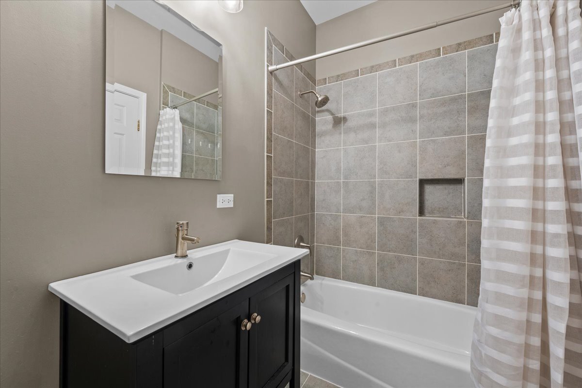25 Ronan Road, Unit 204 Highwood, IL 60040 - Photo 20 of 31 Gallery Image 20