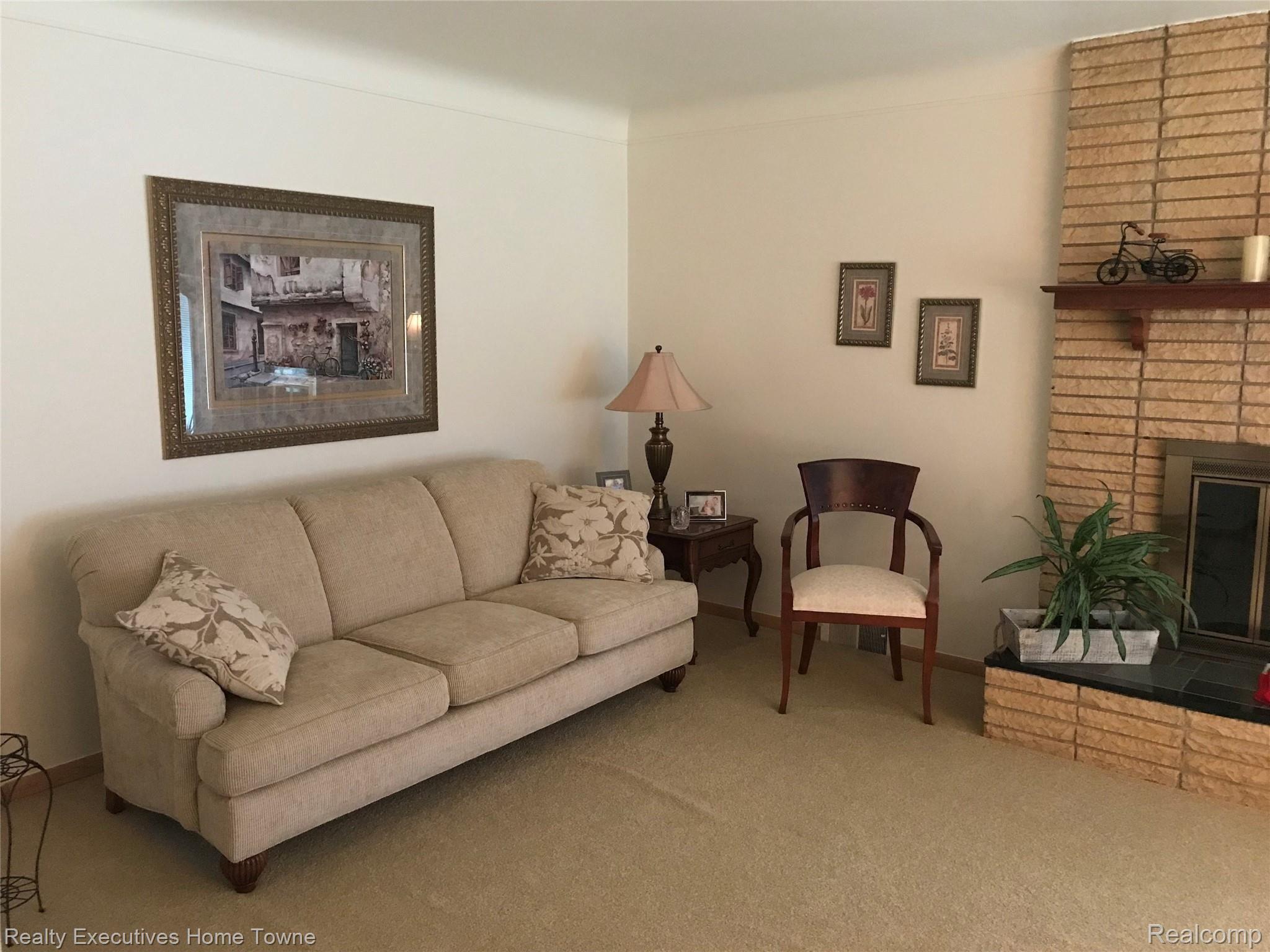 34040 Mulvey Road Fraser, MI 48026 - Photo 5 of 20 IMG_5093.JPG