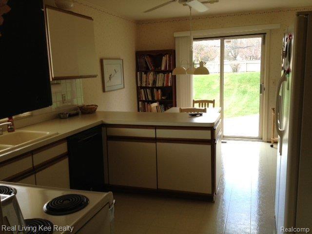 891 Augusta Drive Rochester, MI 48309 - Photo 4 of 22 Kitchen