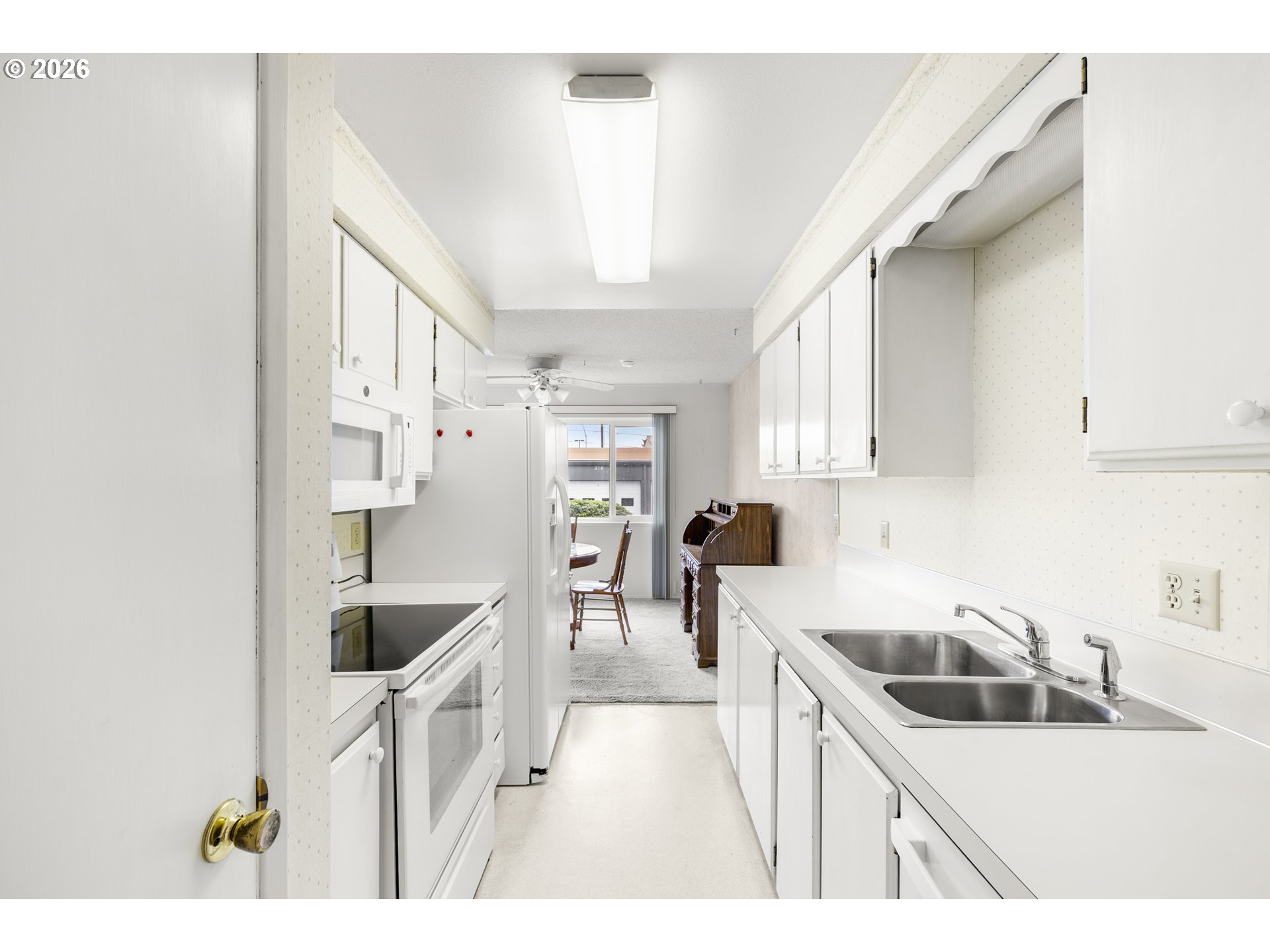 950 Evergreen Road, Unit 110 Woodburn, OR 97071 - Photo 5 of 38 Kitchen