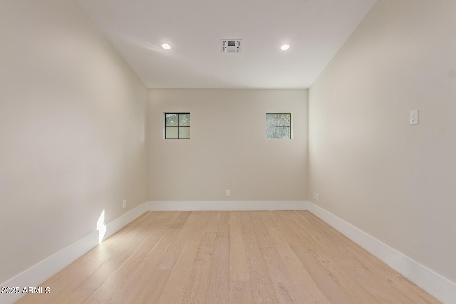 3033 East Roma Avenue Phoenix, AZ 85018 - Photo 21 of 41 30-Roma