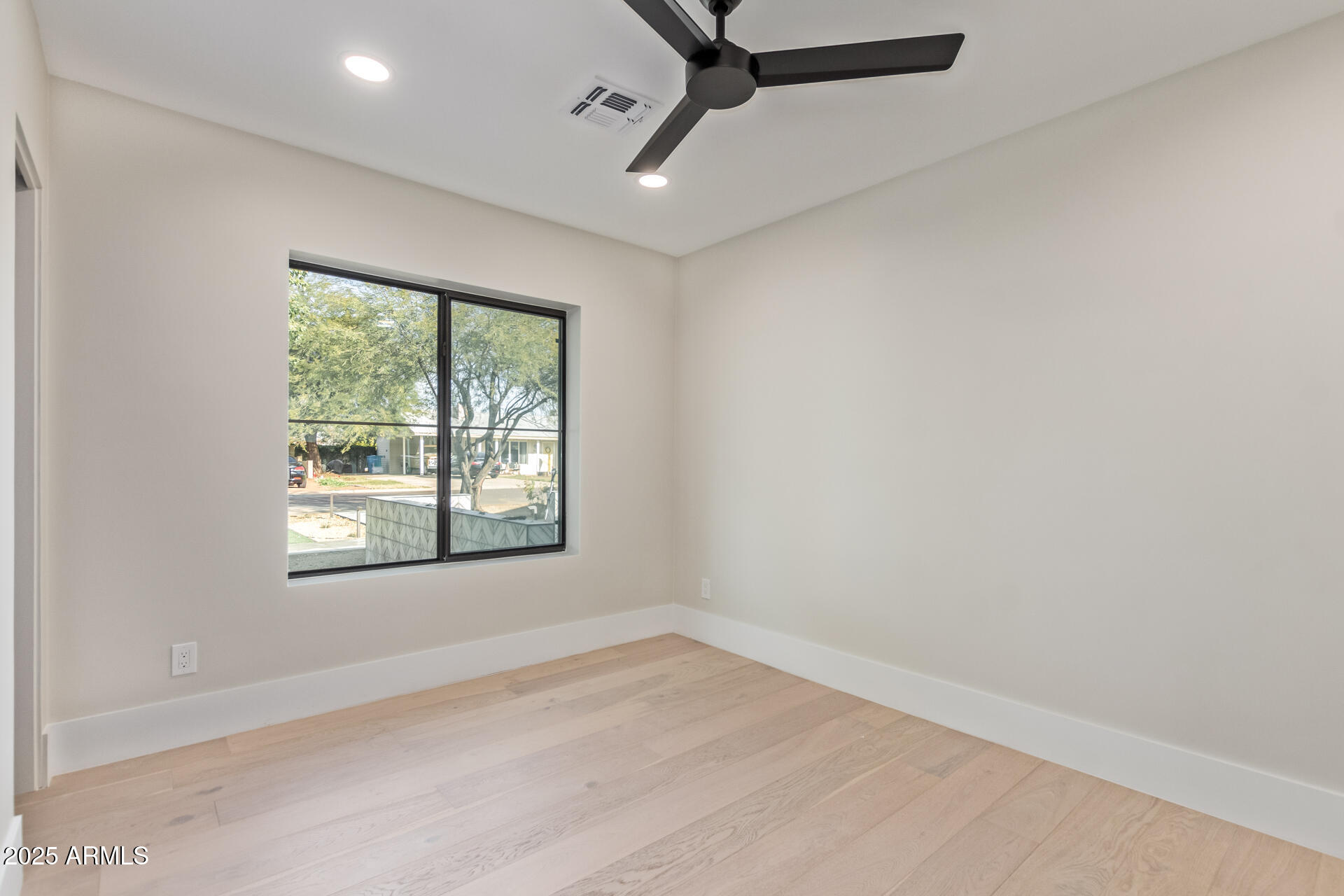 3033 East Roma Avenue Phoenix, AZ 85018 - Photo 23 of 41 27-Roma