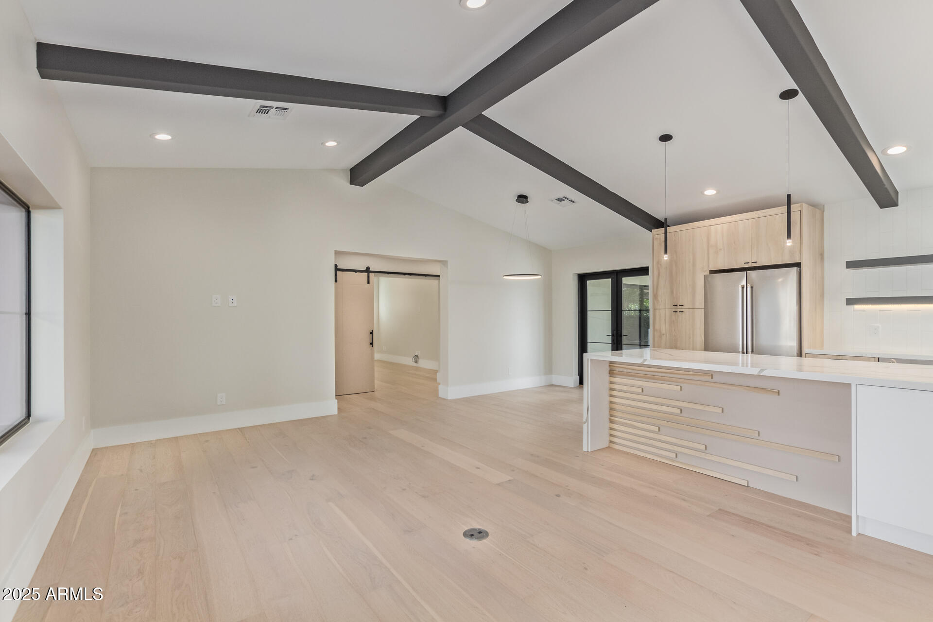 3033 East Roma Avenue Phoenix, AZ 85018 - Photo 5 of 41 04-Roma