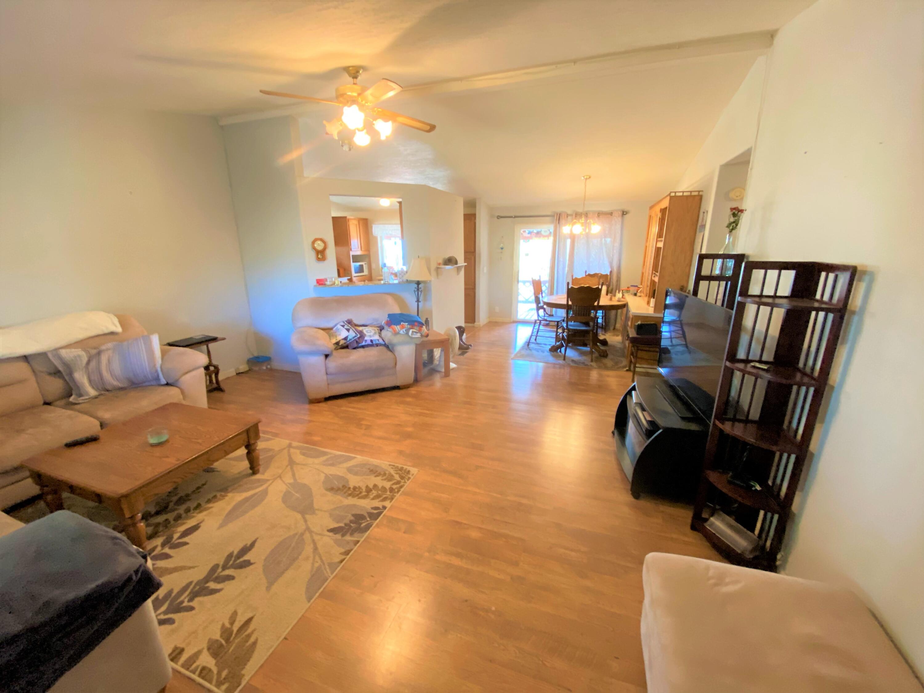 4035 Dodge Road White City, OR 97503 - Photo 17 of 34 Living Room