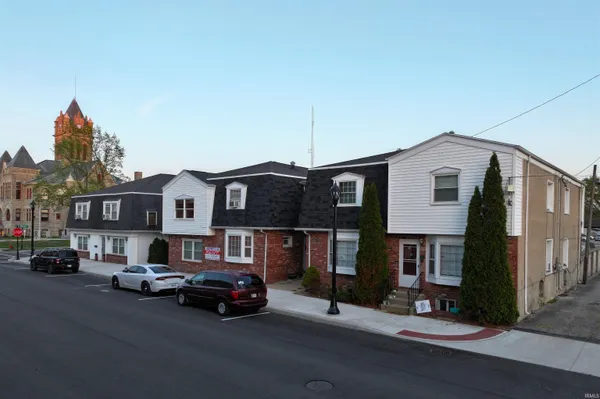 $1,250,000 | 101 West Main Street, Winamac, IN 46996