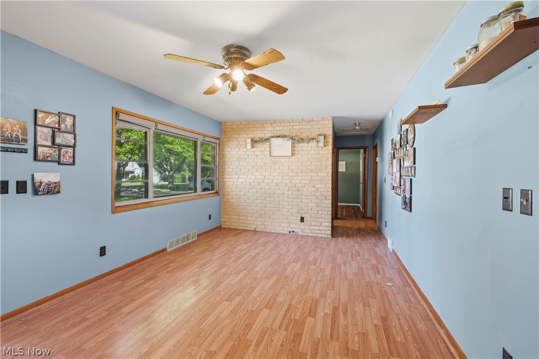 304 Howland Wilson Road Northeast Warren, OH 44484 - Photo 4 of 29