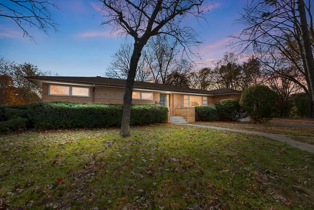 $669,000 | 5400 Fair Elms Avenue, Western Springs, IL 60558