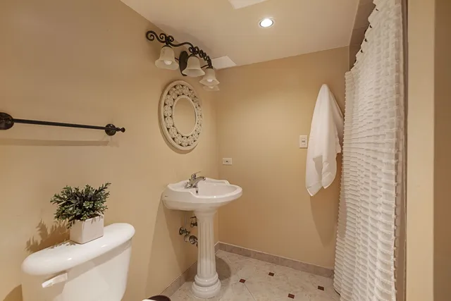 $669,000 | 5400 Fair Elms Avenue, Western Springs, IL 60558