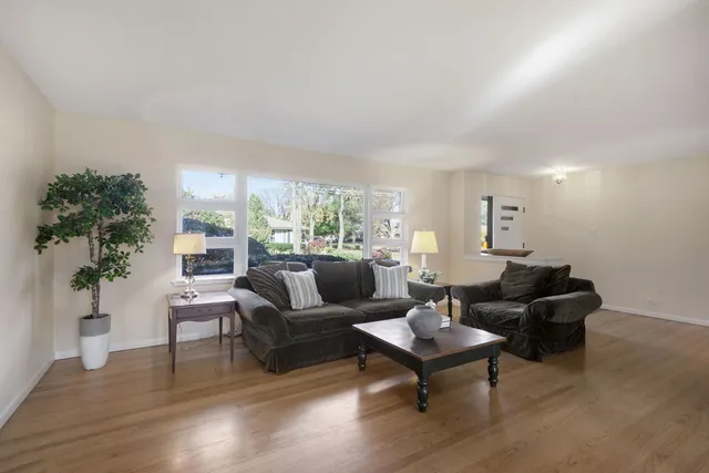 $669,000 | 5400 Fair Elms Avenue, Western Springs, IL 60558