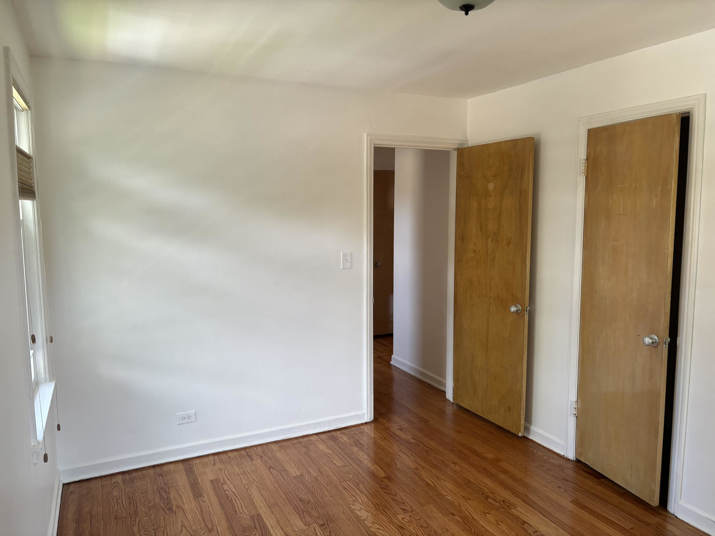 5658 North Richmond Street, Unit 2 Chicago, IL 60659 - Photo 8 of 12 a view of an empty room with wooden floor and a window