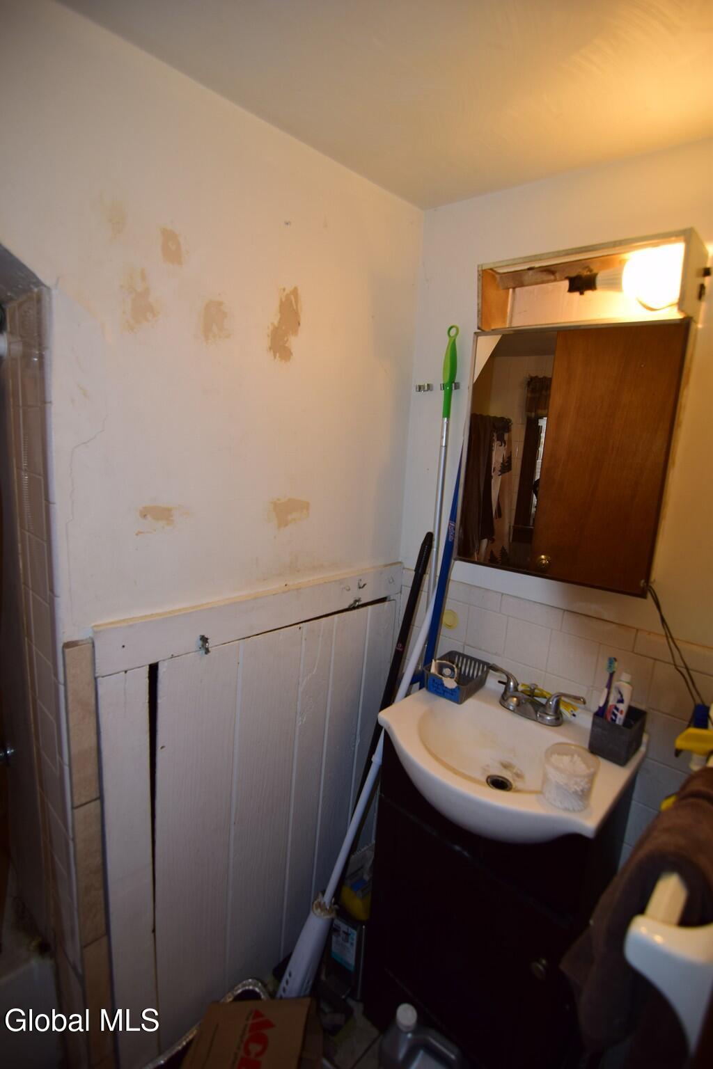 460 Cold Springs Road Saratoga Springs, NY 12866 - Photo 7 of 66 DSC_8535