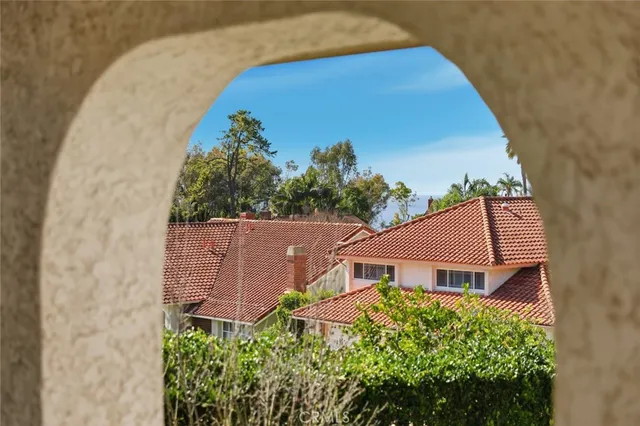 $2,990,000 | 10 Horseshoe Lane, Rolling Hills Estates, CA 90274