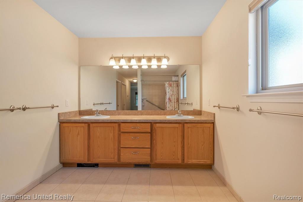 391 Rabbit Run Road Carleton, MI 48117 - Photo 20 of 49