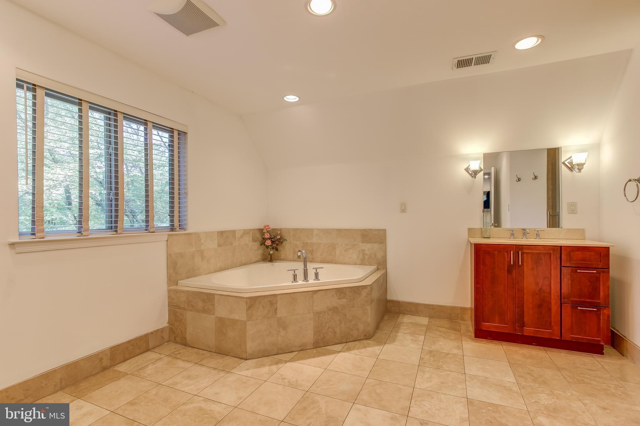 5517 Uppingham Street Chevy Chase, MD 20815 - Photo 21 of 36
