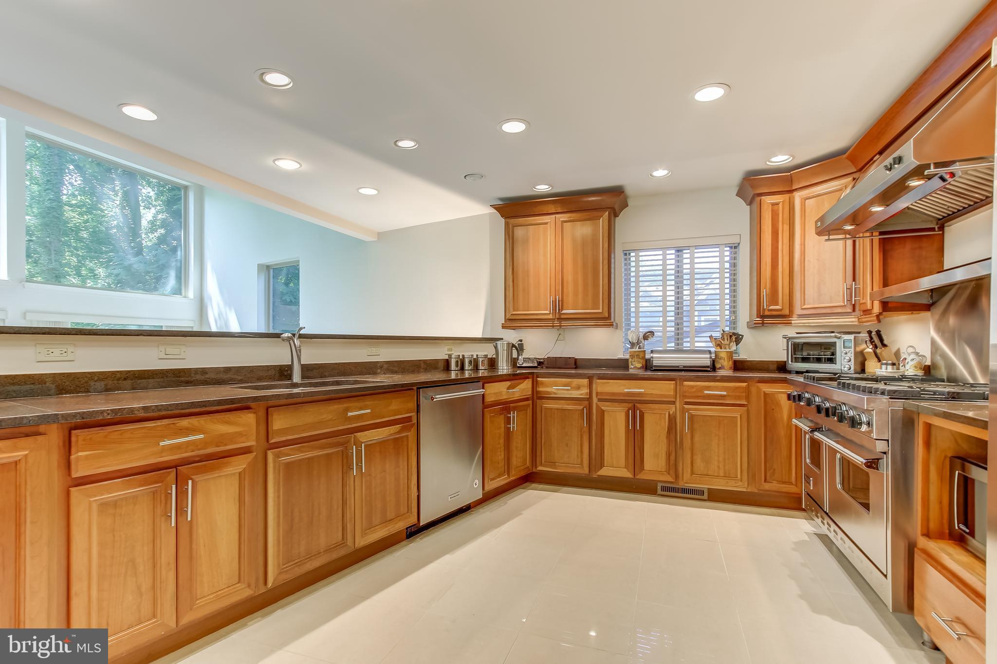 5517 Uppingham Street Chevy Chase, MD 20815 - Photo 9 of 36