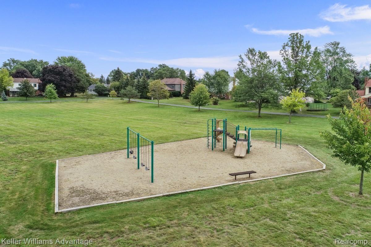 35984 Charter Crest Road Farmington, MI 48335 - Photo 33 of 39 DJI_0106.jpg