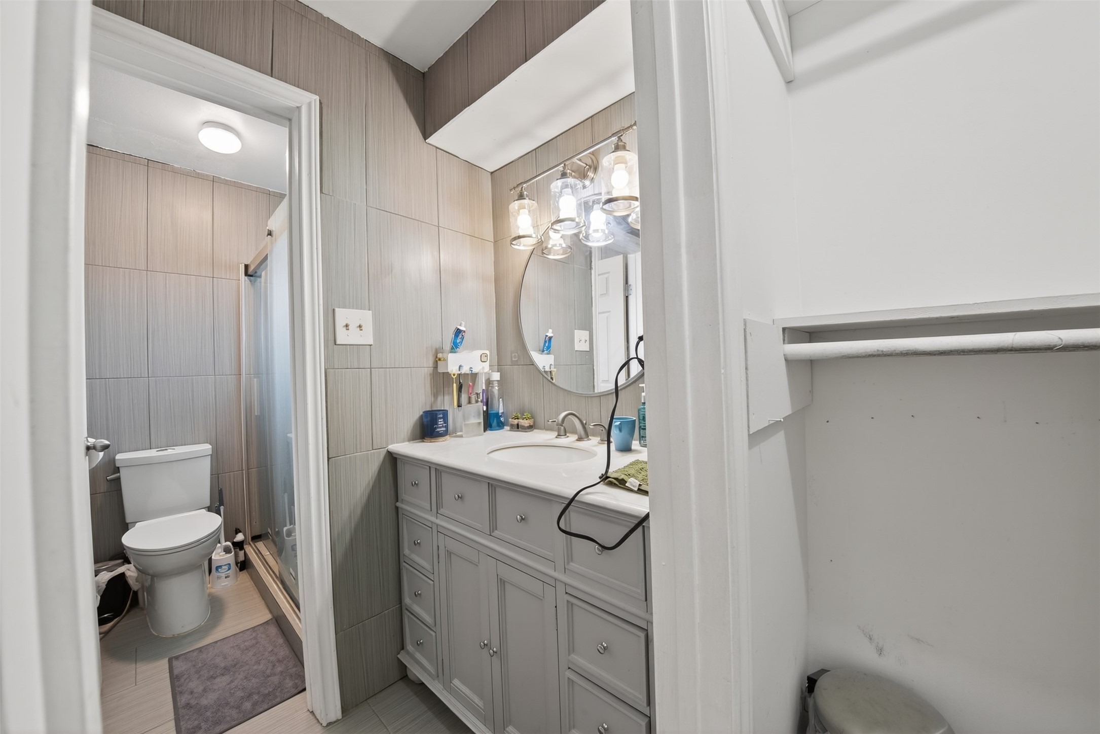 8029 Tareyton Lane Houston, TX 77075 - Photo 17 of 20 a bathroom with a sink toilet and shower