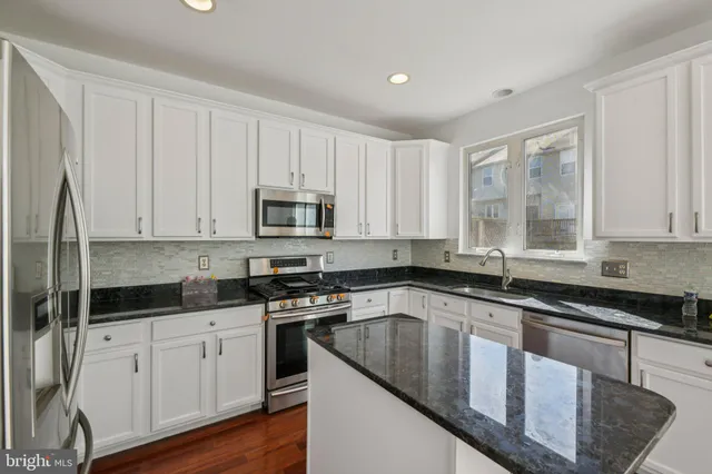 $2,900 | 6330 James Harris Way, Centreville, VA 20121