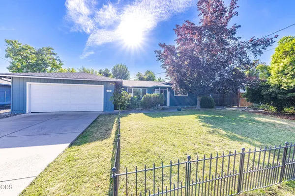 $435,000 | 832 La Loma Drive, Medford, OR 97504