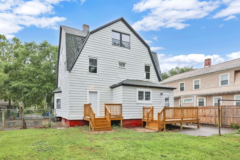 19 Westford Avenue Springfield, MA 01109 - Photo 3 of 26