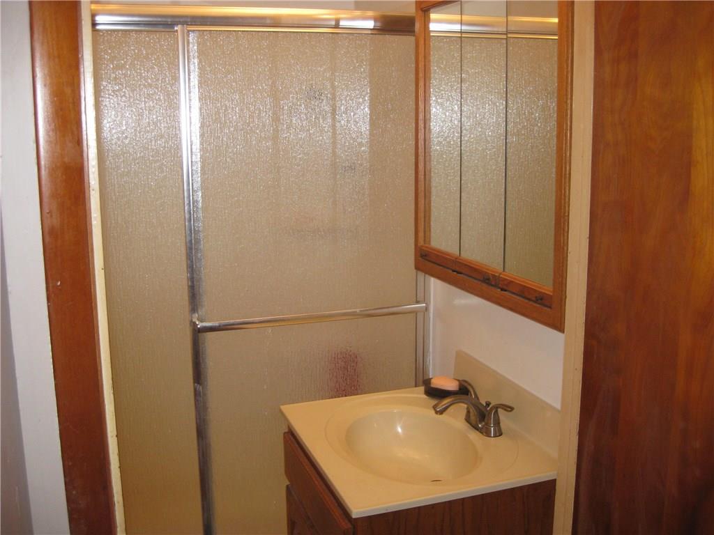 10 North Foster Road Jackson Center, PA 16133 - Photo 18 of 20 Upstairs sink and shower!