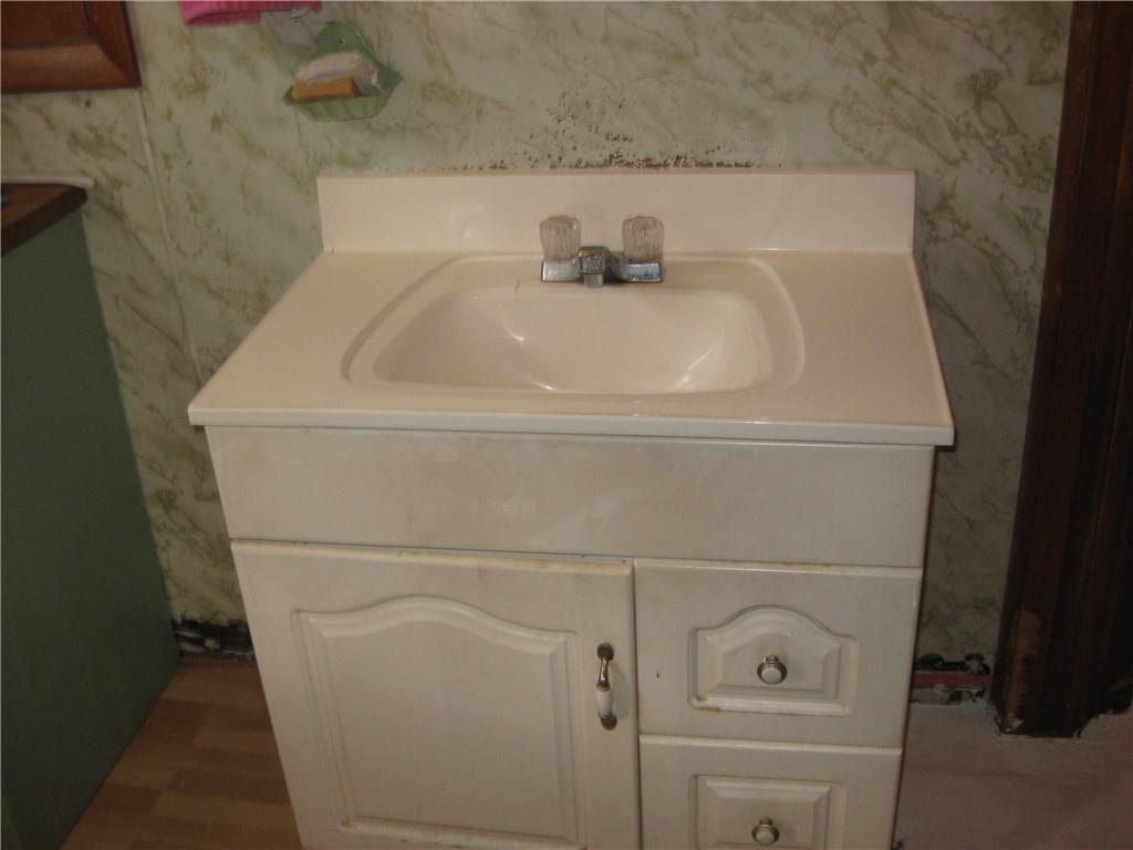 10 North Foster Road Jackson Center, PA 16133 - Photo 7 of 20 Sink area full bath!