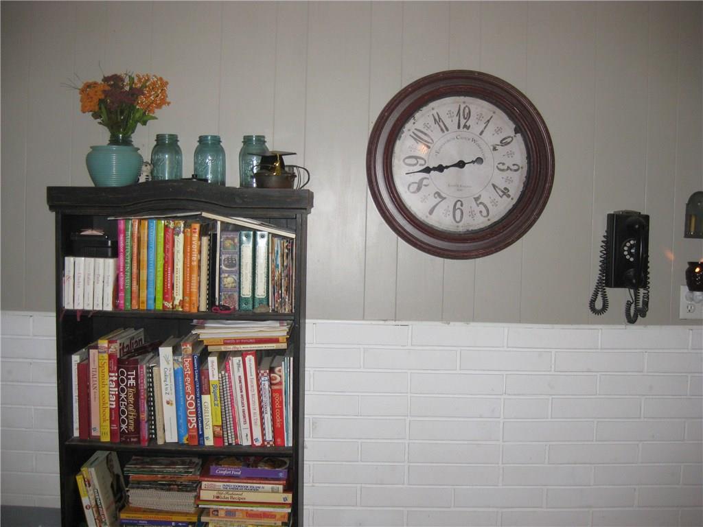 10 North Foster Road Jackson Center, PA 16133 - Photo 9 of 20 More of the country kitchen!