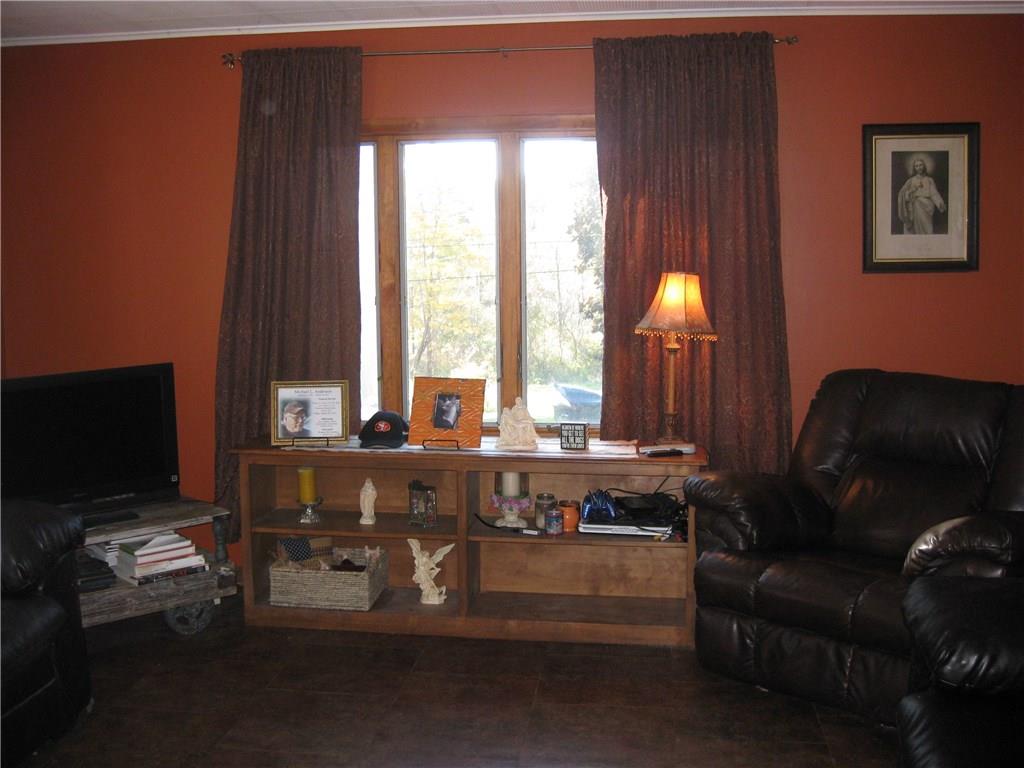 10 North Foster Road Jackson Center, PA 16133 - Photo 10 of 20 Living room