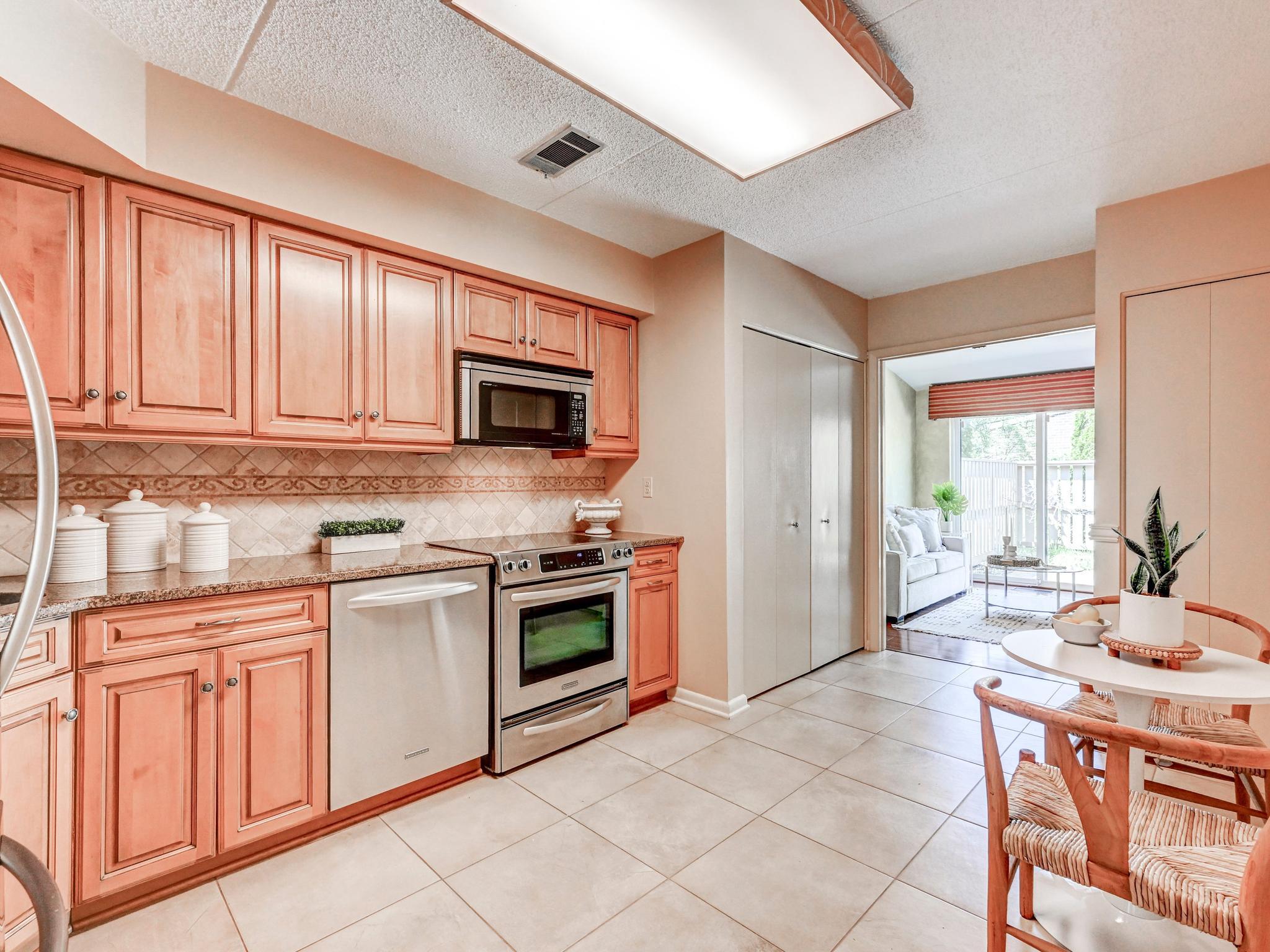 17 Pacers Lane, Unit F Pikesville, MD 21208 - Photo 8 of 24 Wonderful Eat-in Kitchen