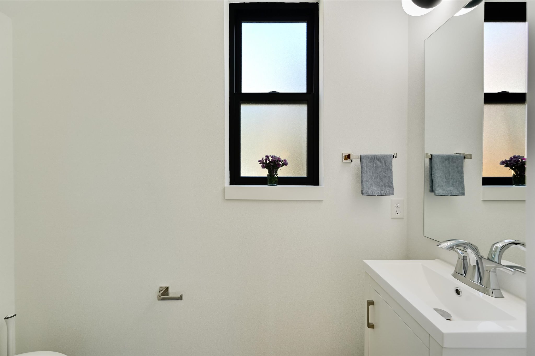 907 Redd Street, Unit 2 Austin, TX 78745 - Photo 15 of 20 Downstairs powder room