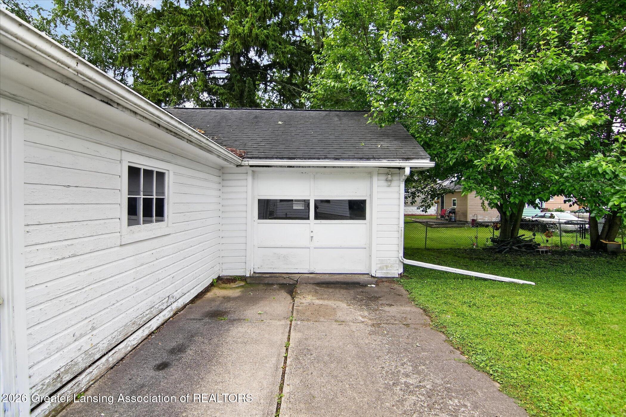 709 Rock Street Jackson, MI 49202 - Photo 49 of 53 50-709-Rock-St-WindowStill