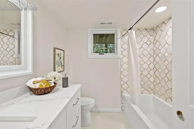 a wall with a white curtain