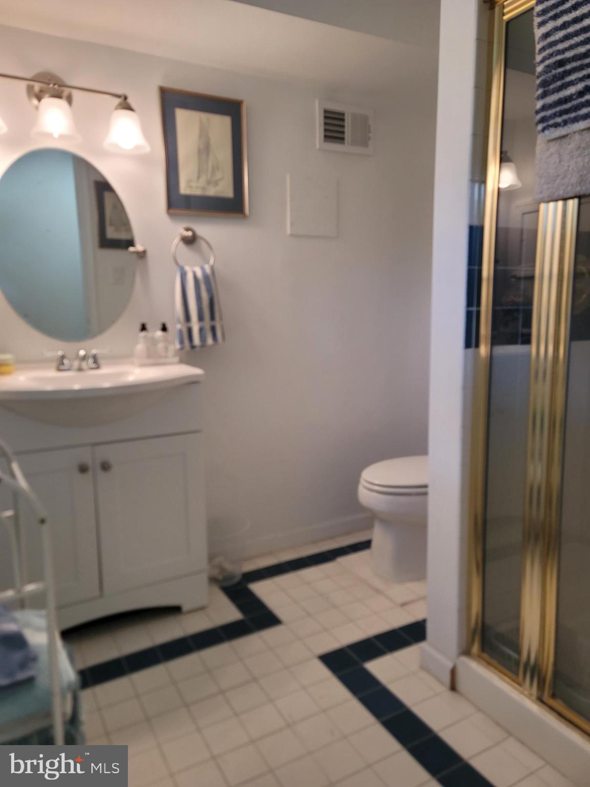 6910 Gilbert Street Springfield, VA 22150 - Photo 20 of 29 a bathroom with a sink and a mirror
