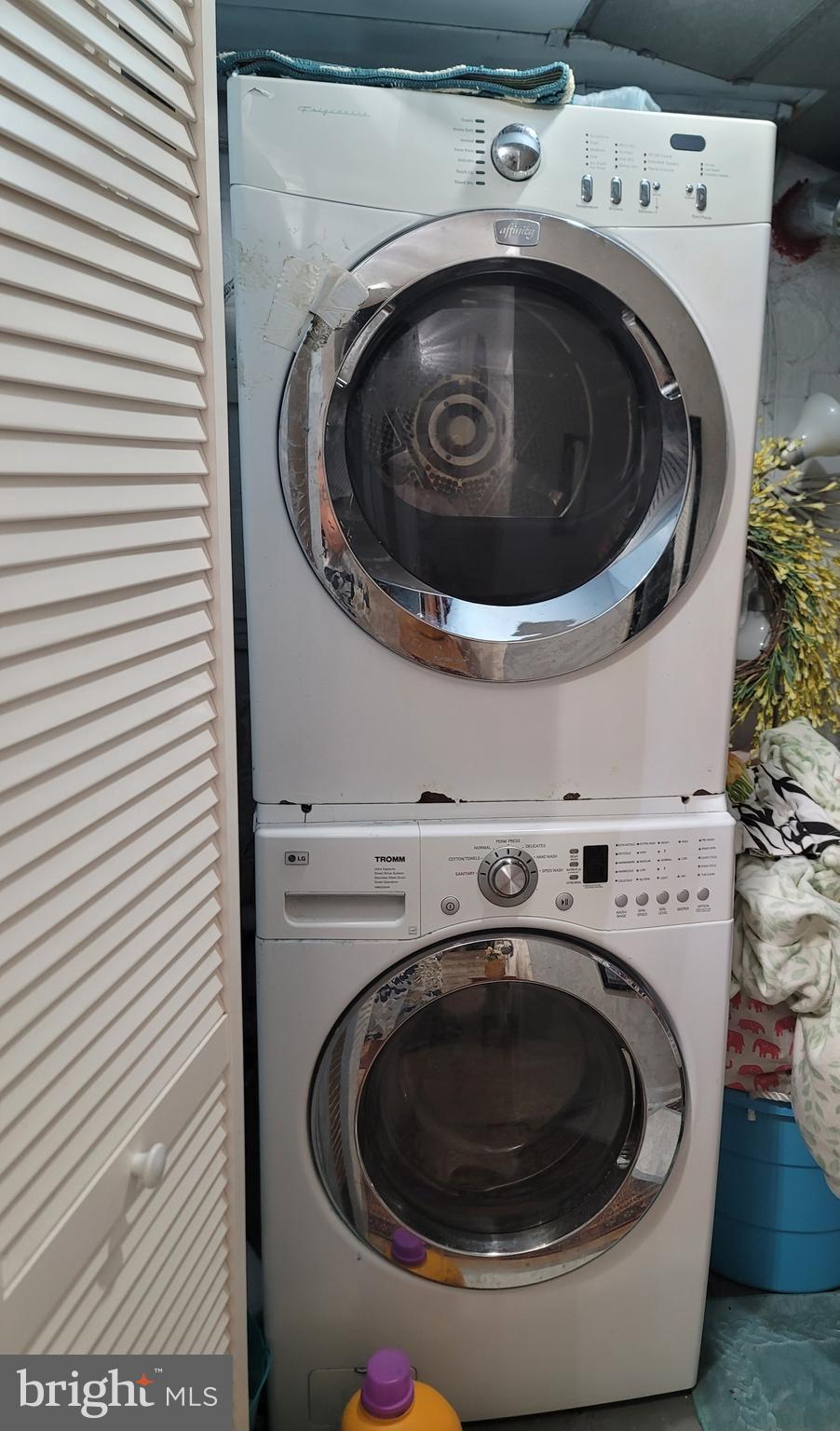 6910 Gilbert Street Springfield, VA 22150 - Photo 21 of 29 a utility room with dryer and washer