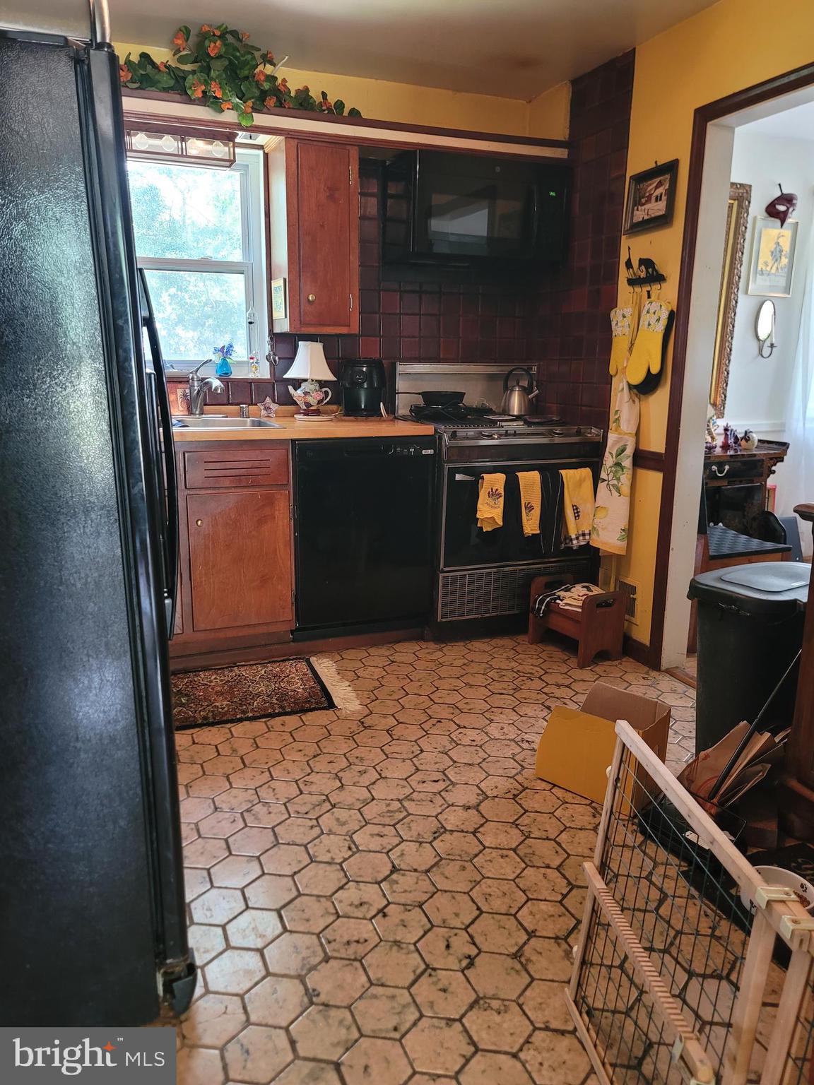 6910 Gilbert Street Springfield, VA 22150 - Photo 7 of 29 a room with wooden floor and furniture