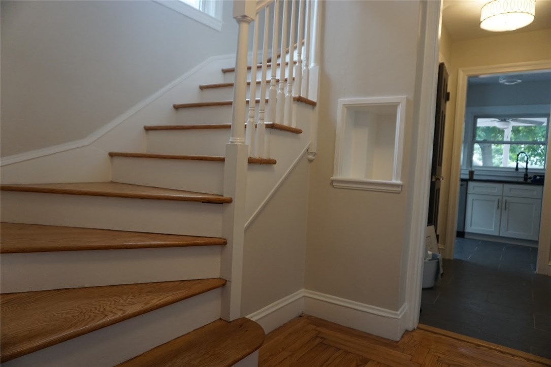 133 Colonial Road Providence, RI 02906 - Photo 3 of 29