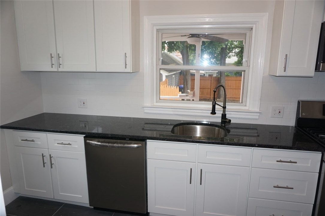 133 Colonial Road Providence, RI 02906 - Photo 6 of 29