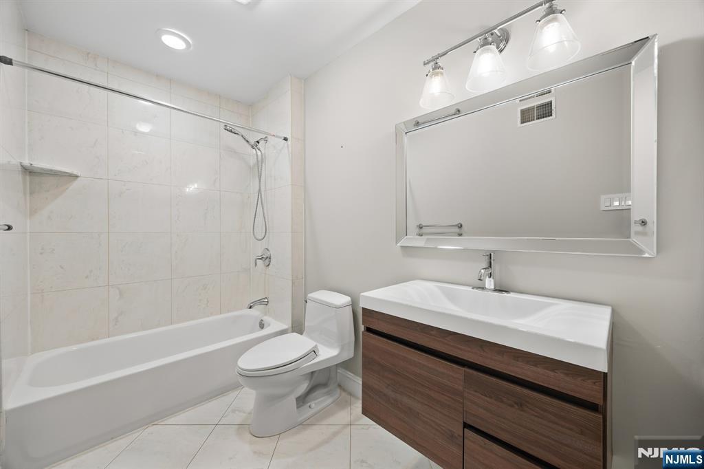 352 Gorge Road Cliffside Park, NJ 07010 - Photo 17 of 25
