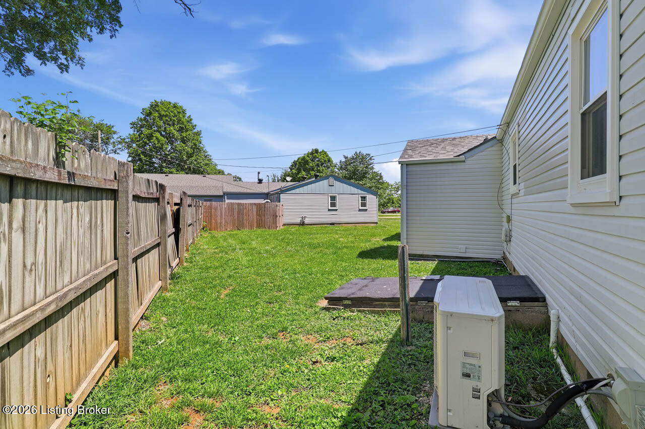 2300 Zoneton Road Shepherdsville, KY 40165 - Photo 41 of 54 Yard
