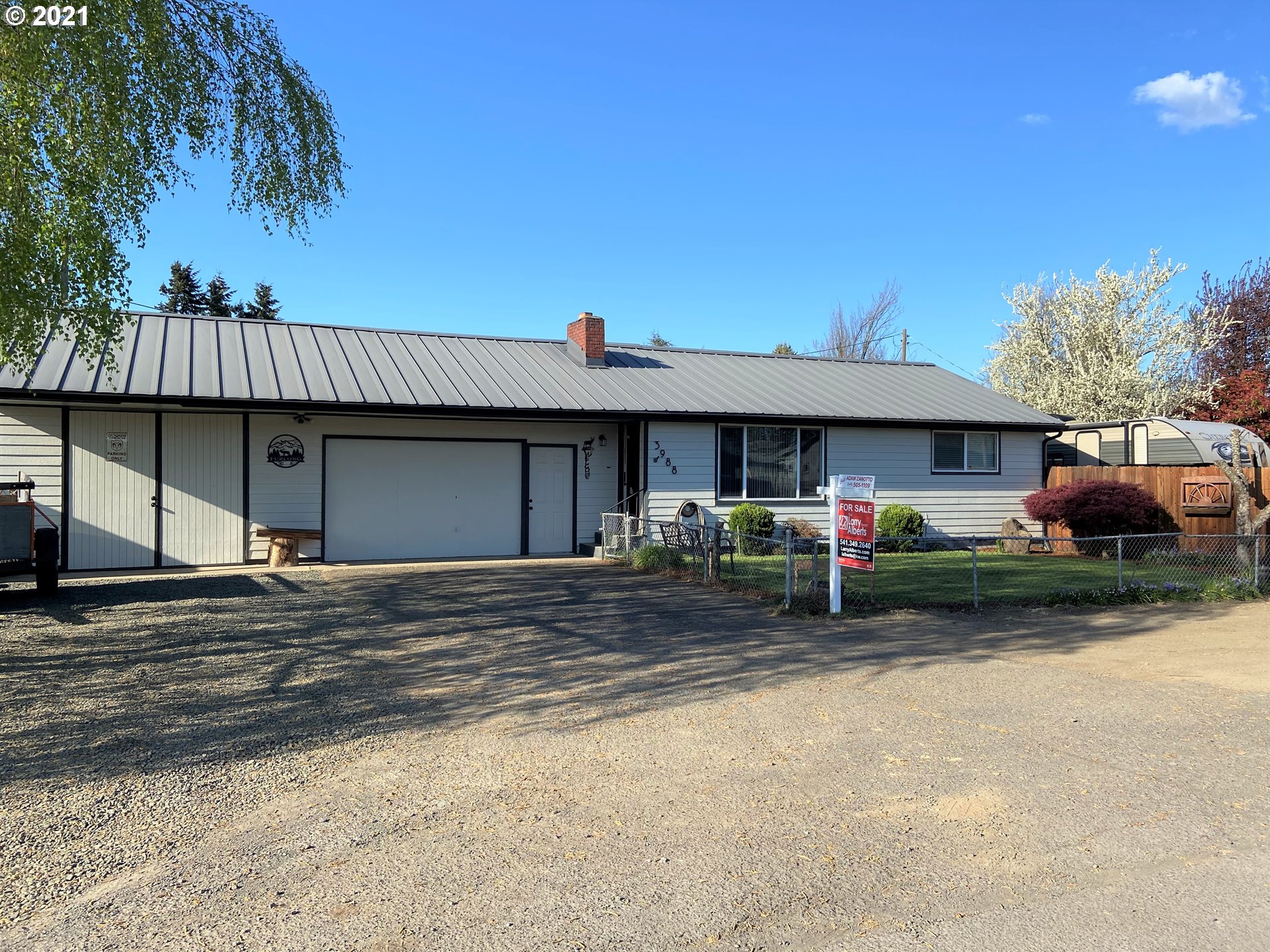 3988 South E Street Springfield, OR 97478 - Photo 2 of 23