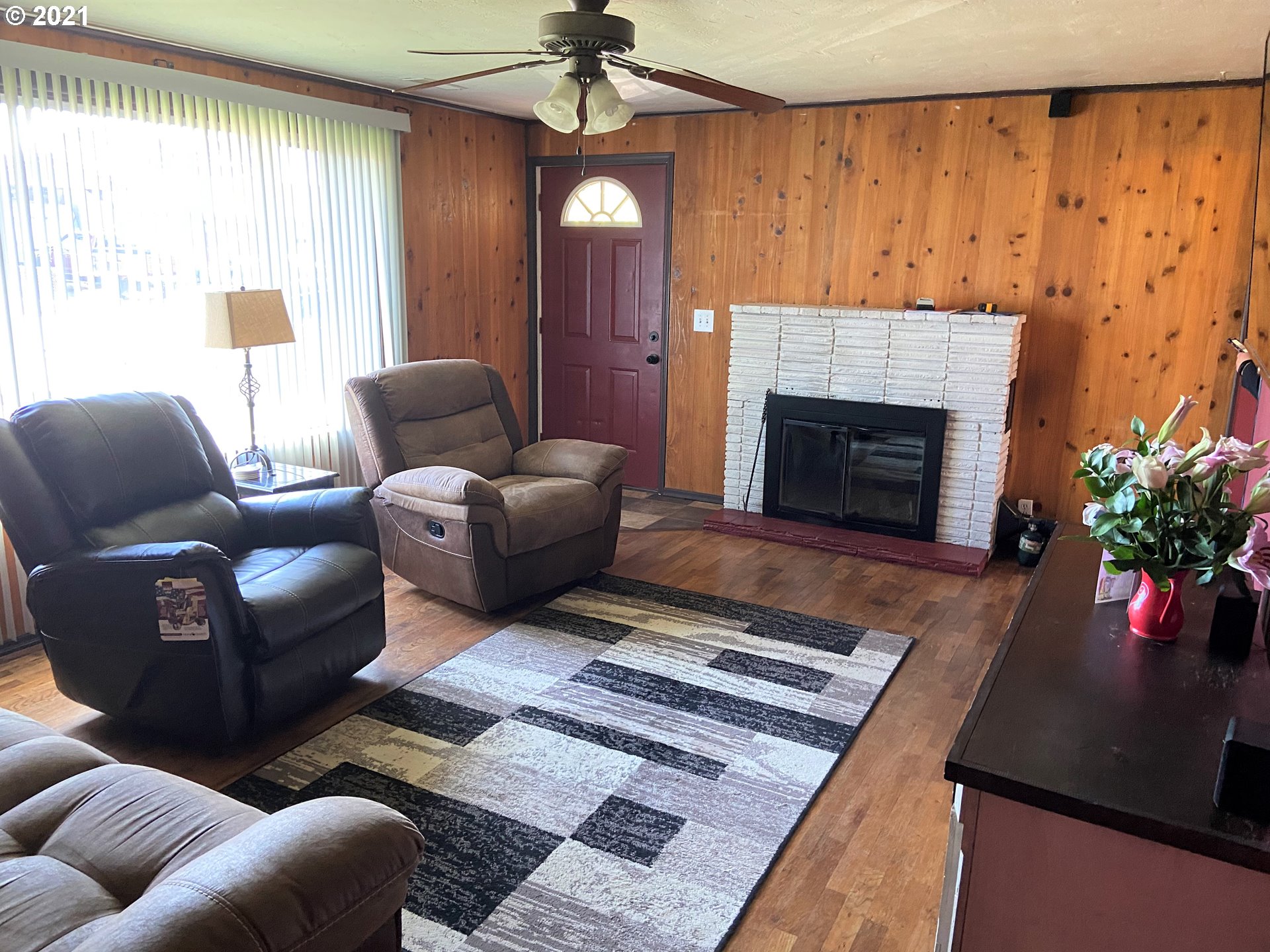 3988 South E Street Springfield, OR 97478 - Photo 4 of 23
