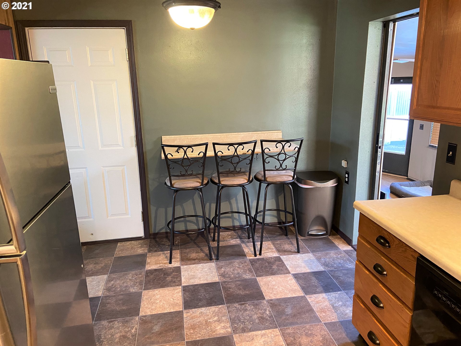 3988 South E Street Springfield, OR 97478 - Photo 7 of 23