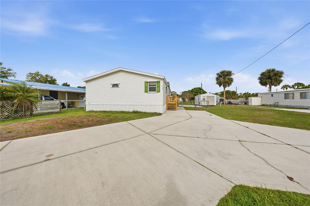 11923 Southwest Loop Terrace Arcadia, FL 34269 - Photo 40 of 50 a view of a house with a yard