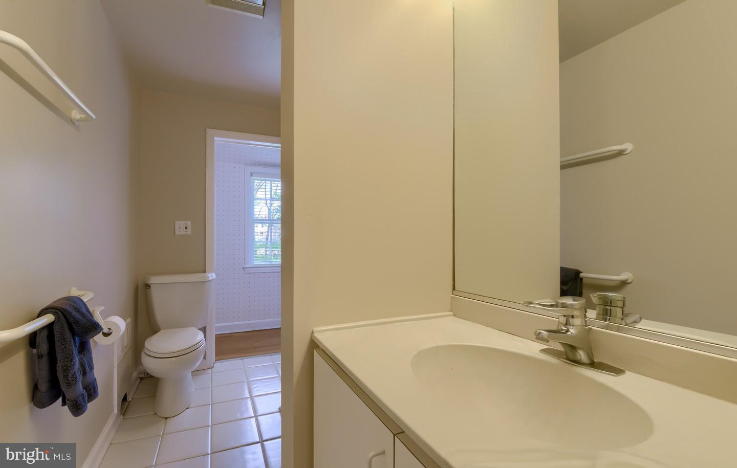 222 Dallam Road Newark, DE 19711 - Photo 28 of 34 a bathroom with a sink a toilet and shower