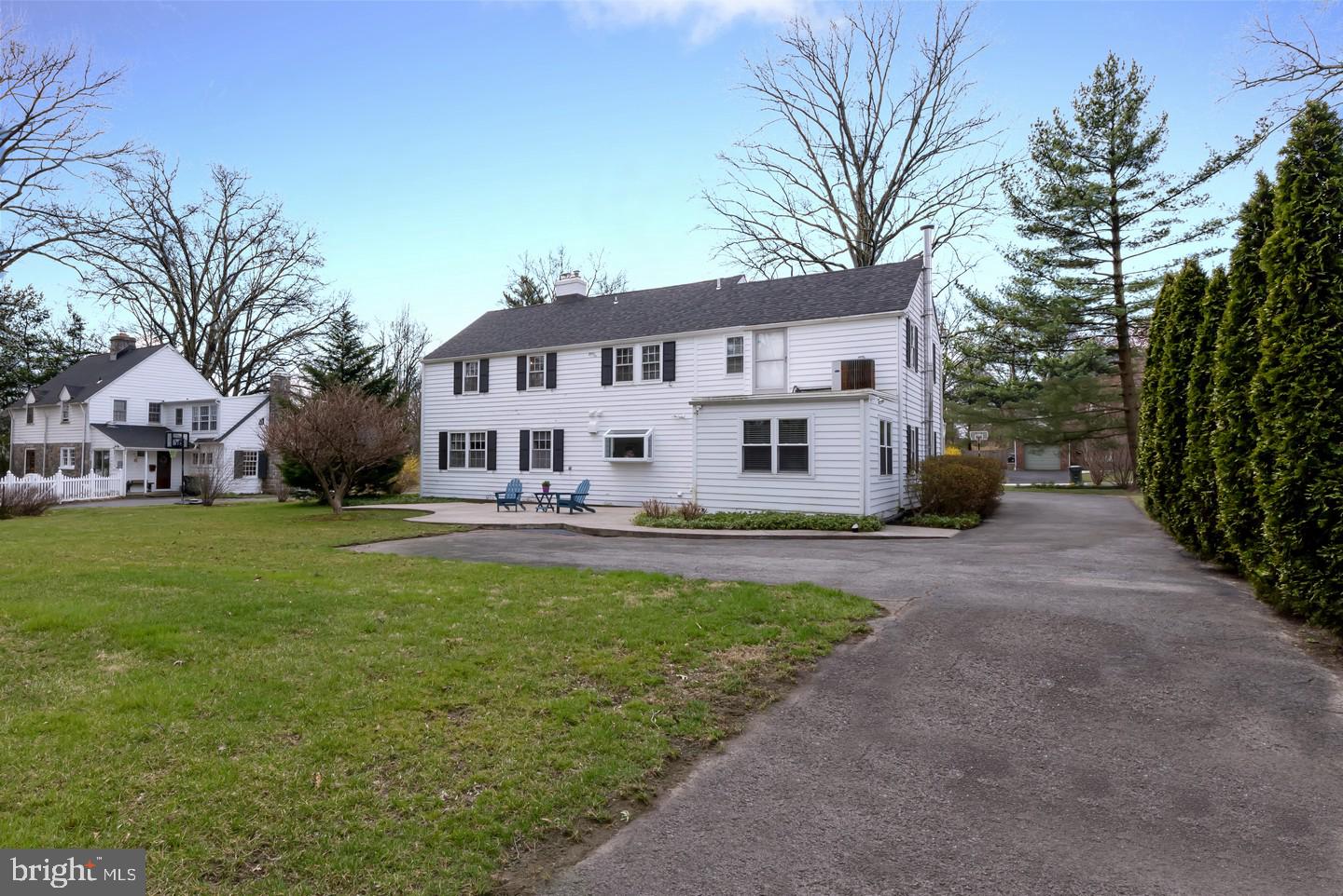 222 Dallam Road Newark, DE 19711 - Photo 33 of 34 a front view of a house with a yard and garage