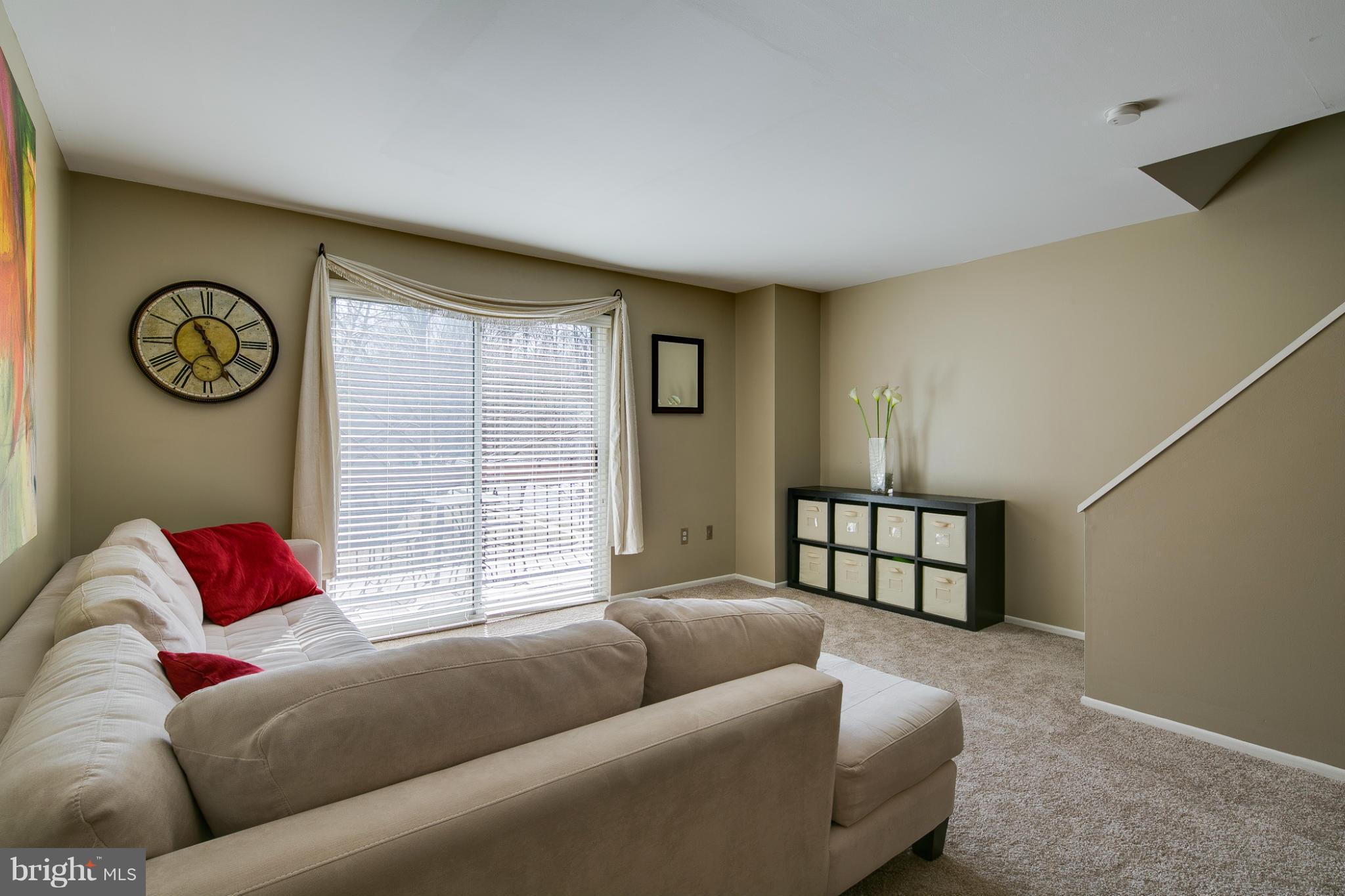 9713 Early Spring Way Columbia, MD 21046 - Photo 9 of 27 Living Room