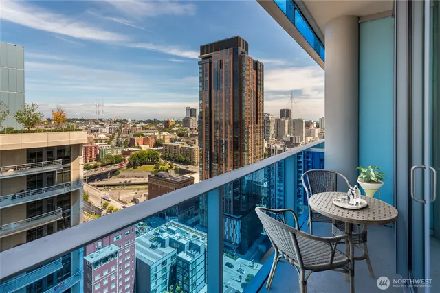 $639,000 | 737 Olive Way, Unit 2703, Seattle, WA 98101