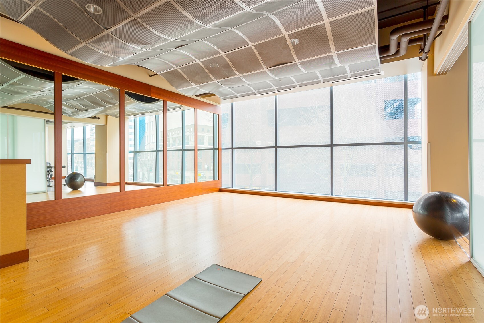 737 Olive Way, Unit 2703 Seattle, WA 98101 - Photo 20 of 26